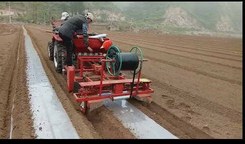 多功能起垄覆膜机